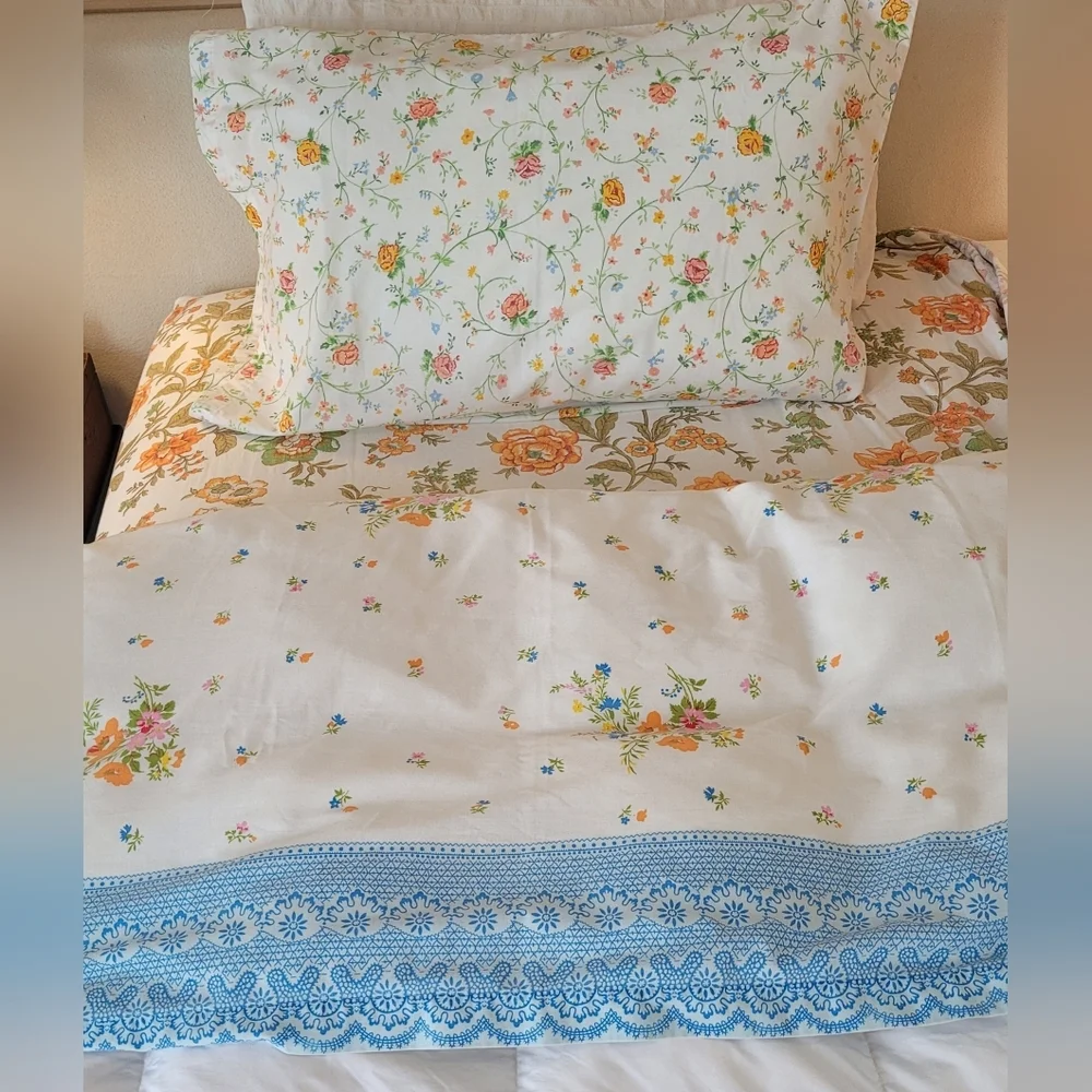 VINTAGE Single/Twin 3pc Bedding Florals Orange, Green, Blue, Yellow, Pink. - Picture 11 of 13